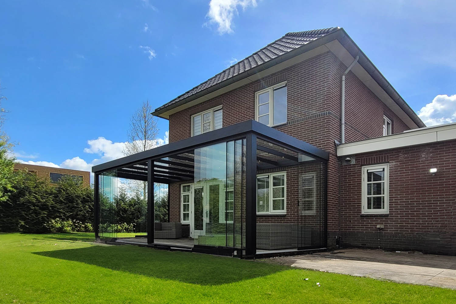 2Flatroof-met-overstek
